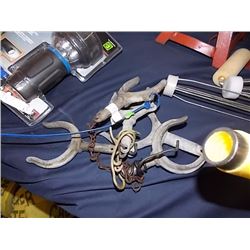 VINTAGE OAR LOCKS - 4 TTL