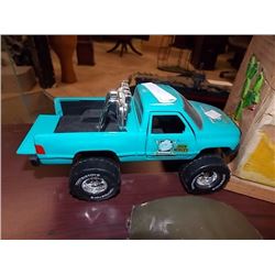 DIE CAST COLLECTOR TRUCK