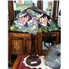 Image 2 : TIFFANY STYLE STAINED GLASS TABLE LAMP