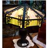 Image 2 : VINTAGE TIFFANY STYLE STAINED GLASS TABLE LAMP