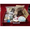 Image 1 : TRAY OF COLLECTIBLES
