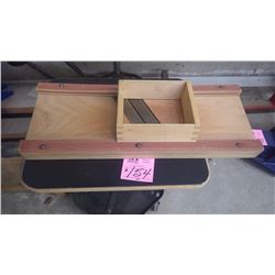 1 WOODEN CABBAGE CUTTER AND CUTTING BOARD