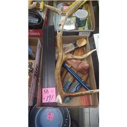 1 TRAY WITH AUSTRALIAN BOOMERANG, HAND PAINTED MUSIC STICKS, PERUVIAN FLUTE HAND CARVED WOOD ART AND