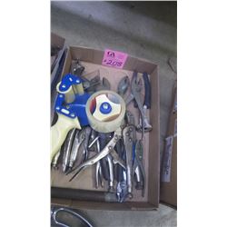 TRAY OF PLIERS AND VICE GRIPS