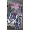 Image 2 : TRAY OF PLIERS AND VICE GRIPS