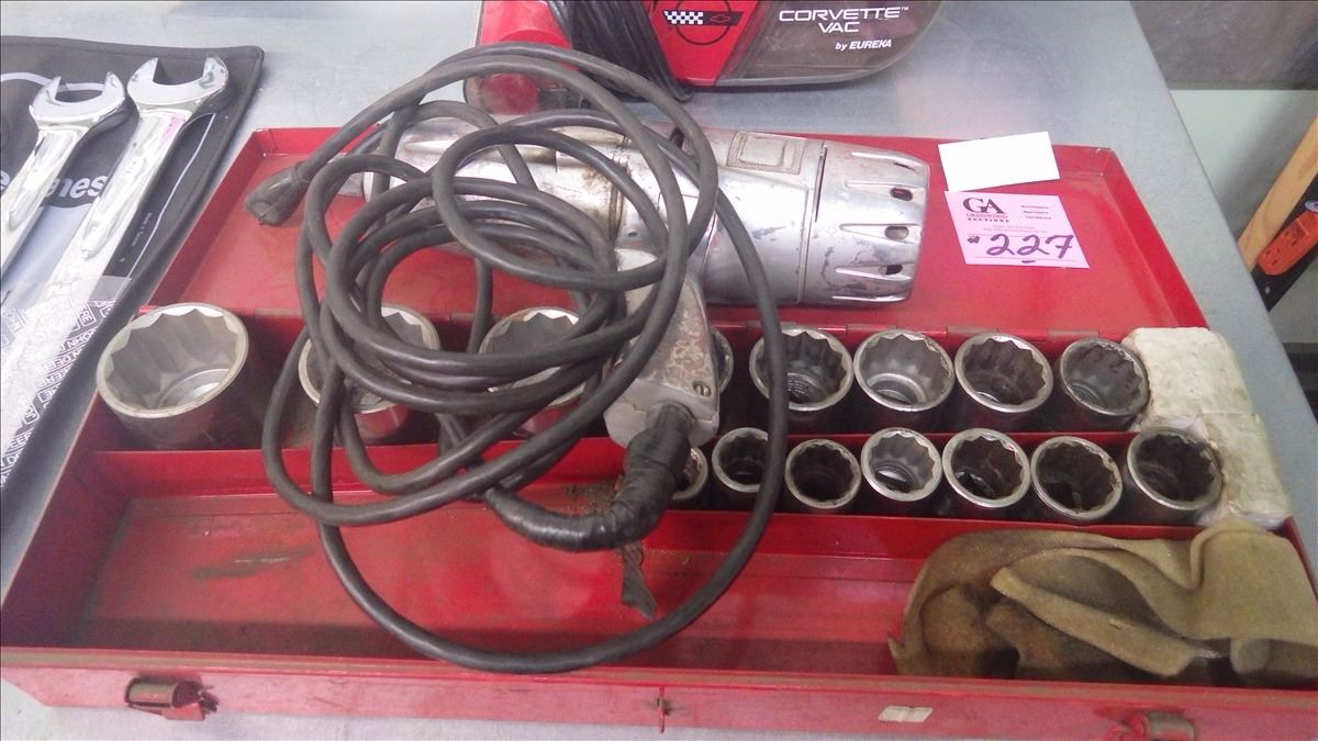 MILLER FALLS 3/4" ELECTRIC IMPACT WRENCH AND SET OF 3/4" SOCKETS