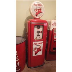 TEXACO FIRE CHIEF GAS PUMP WITH GLOBE MADE BY TOKHEIM. THIS IS AN EXCELLENT PIECE IN ORIGINAL CONDIT