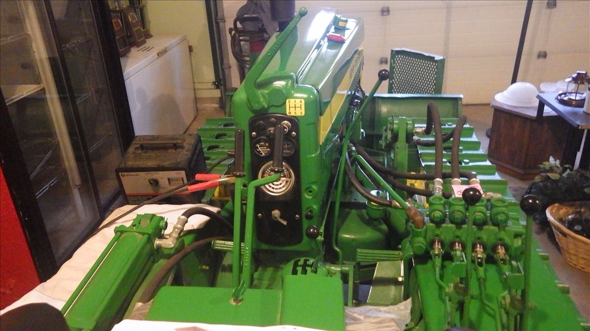 JOHN DEERE 420 CRAWLER COMPLETE WITH DUAL HYDRAULICS, 3 POINT COMPLETE