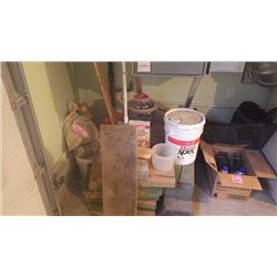 BOX WITH 6 LTRS HIGH PERFORMANCE MOTOR OIL AND 8 LTRS GEAR LUBE PLUS TRUCK FLOOR MATTS, PAINT, TILE,