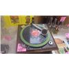 Image 2 : TABLE TOP CRANK PHONOGRAPH RECORD PLAYER (BROKEN ARM)