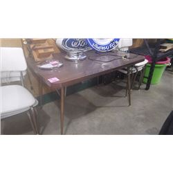 RETRO CHROME TABLE WITH 6 CHAIRS