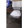 Image 3 : RETRO CHROME TABLE WITH 6 CHAIRS