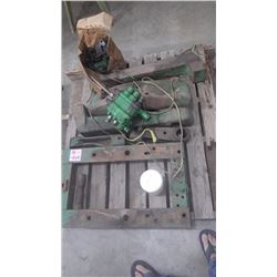 PALLET OF J.D. "720" - "730" PARTS, HYDRAULIC AND FRONT THREE WEIGHT ASSEMBLY