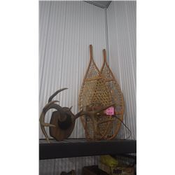 PAIR OF SNOW SHOES AND MOUNTED DEER ANTLERS SCORED 152