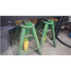 SET OF HEAVY DUTY GREEN  METAL STANDS STORAGE TUB AND TWO FEED BUCKEETS