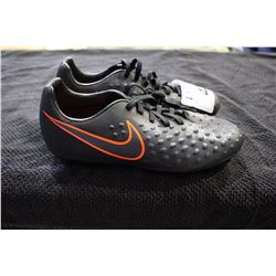 NIKE CLEATS SIZE 5