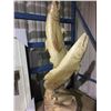 Image 2 : WOODEN HAND CARVED INDOOR / OUTDOOR 3 SALMON CARVING