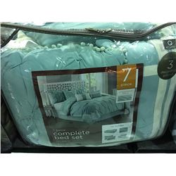 7 PCS QUEEN SIZED COMPLETE BED SET - POMPOM
