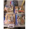 Image 1 : 5 COLLECTIBLE BASEBALL & FOOTBALL FIGURES