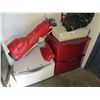 Image 1 : 2 LAUNDRY PEDESTALS/GOLF CLUBS/HEATER/BAG OF FLOATATION VESTS