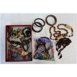 LOT OF NATIVE BEADED AND FEATHER JEWELLRY AND NATIVE WOOD JEWELLRY