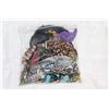 Image 2 : LOT OF NATIVE BEADED AND FEATHER JEWELLRY AND NATIVE WOOD JEWELLRY