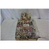 Image 2 : TRAY OF NECKLACES AND BAG OF JEWELLRY