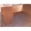 Image 2 : EXECUTIVE DESK, CHERRY L-SHAPE WITH 3 DRAWERS AND HUTCH