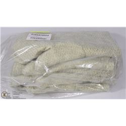 3 PAIRS OF OVEN MITTS PROD-ORD