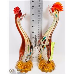 2 TROPICAL VINTAGE ART GLASS BIRDS