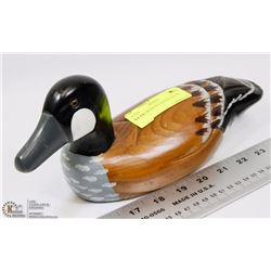 HANDCARVED & PAINTED WOOD GOOSE.