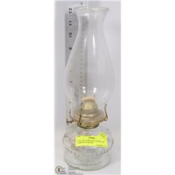 VINTAGE LAMPLIGHT FARMS OIL LAMP WITH SHADE.