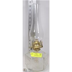 VINTAGE EAGLE GLASS OIL LAMP WITH 2 GLASS SHADES