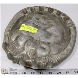 VINTAGE CAST IRON BEAR CLAW ASH TRAY.