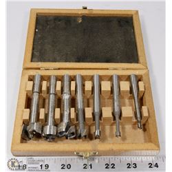 BOX WITH SEVEN WOOD BITS.