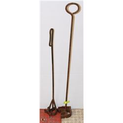 PAIR OF ANTIQUE CATTLE BRANDING IRONS.