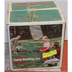 SET OF VINTAGE LAWN BOWLING BALLS.