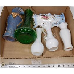 BOX W/ DECORATIVE VASES