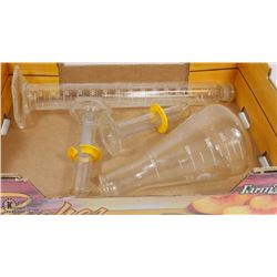 BOX W/ VINTAGE PYREX MEASURING UTENSILS