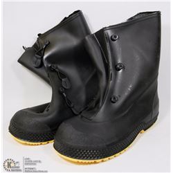 PAIR OF SERVUS OVERSHOES SIZE SMALL (6-8)