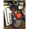 Image 2 : VINTAGE MAN-CAVE BASKET BALL PLAYER (HARLEM