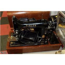 ANTIQUE SINGER SEWING MACHINE IN HARD CASE
