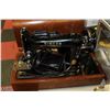Image 1 : ANTIQUE SINGER SEWING MACHINE IN HARD CASE