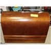 Image 3 : ANTIQUE SINGER SEWING MACHINE IN HARD CASE
