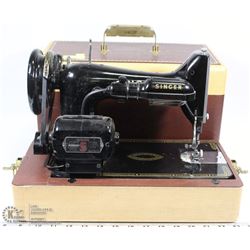ANTIQUE SINGER SEWING MACHINE IN WOOD CASE