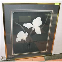 LARGE GREEN PICTURE FRAMED AND MATTED