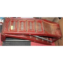 METAL RED CAR RAMPS