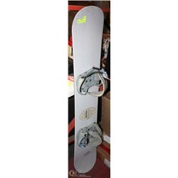 BURTON LIQUID EDGE SNOWBOARD WITH BINDINGS