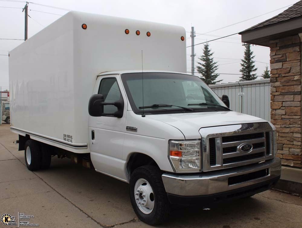 ford econoline e450 super duty cutaway van