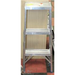 SMALL 2 STEP-LADDER
